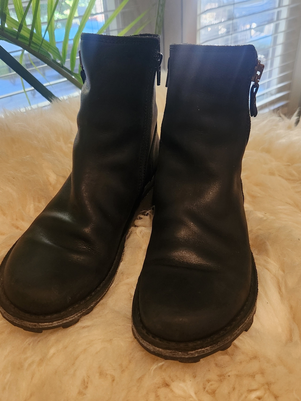 Fly London Black Leather Zipper Ankle Boots